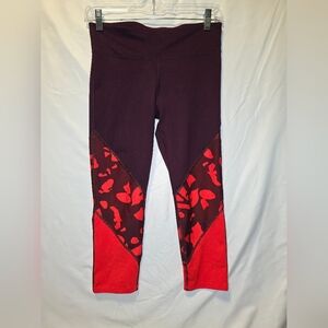 Fabletics Red and Maroon Patterned Leggings Capri Size Small